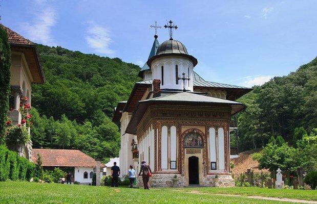 カリマネシュティ・カシウラタ Vila Castelanaヴィラ エクステリア 写真